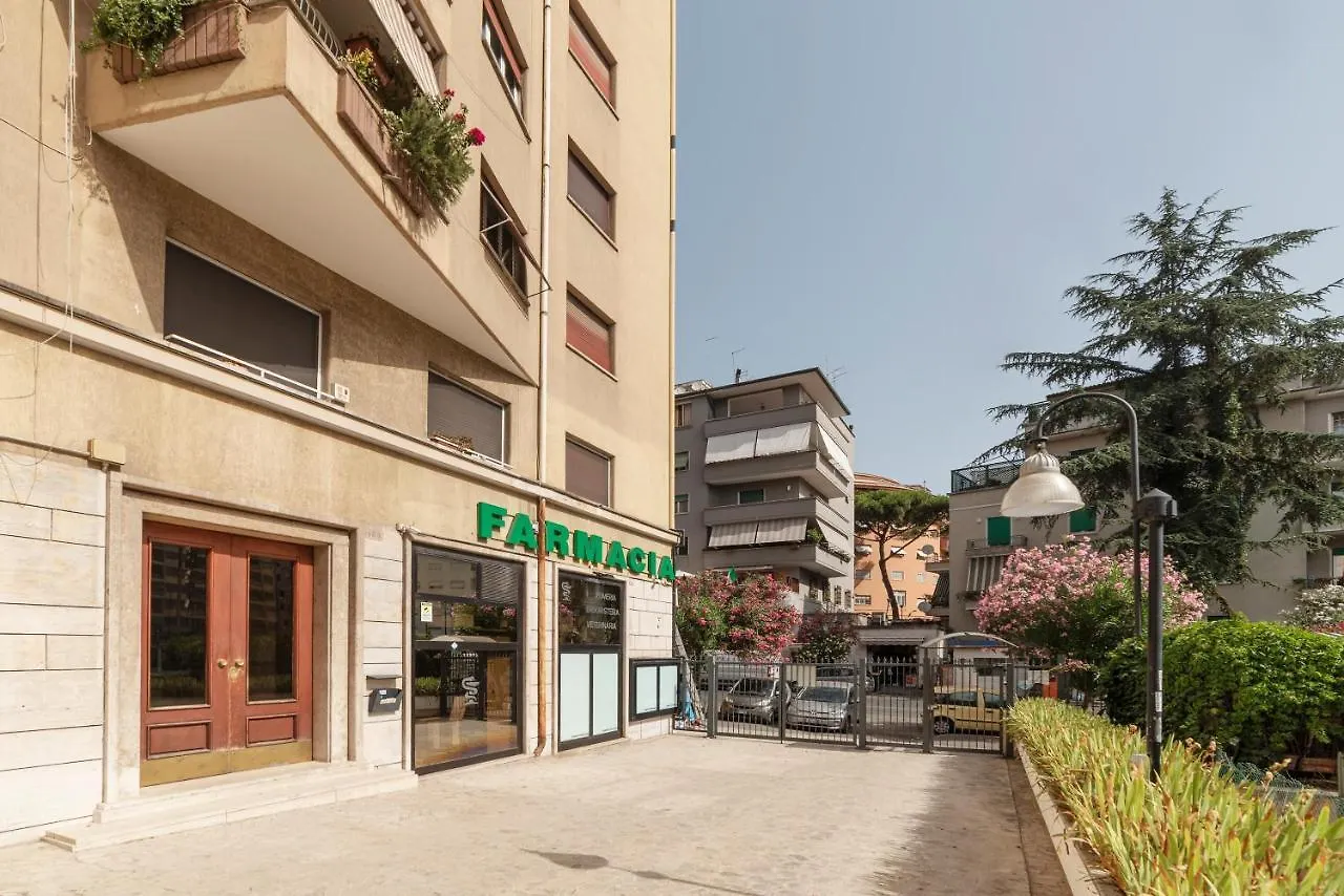 Roomy And Bright Apartment With Terrace Rome