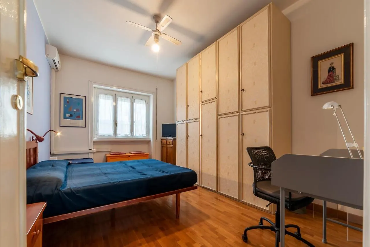 Roomy And Bright Apartment With Terrace Rome