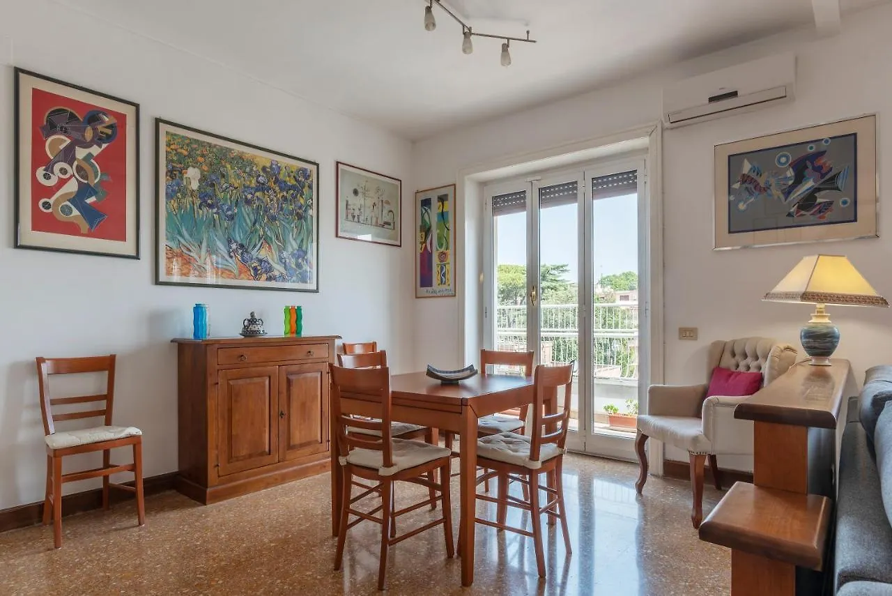 Roomy And Bright Apartment With Terrace Rome