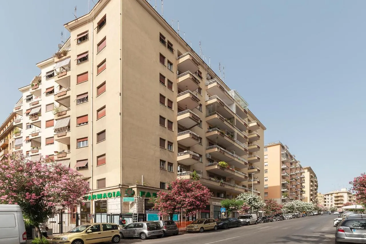 Roomy And Bright Apartment With Terrace 罗马