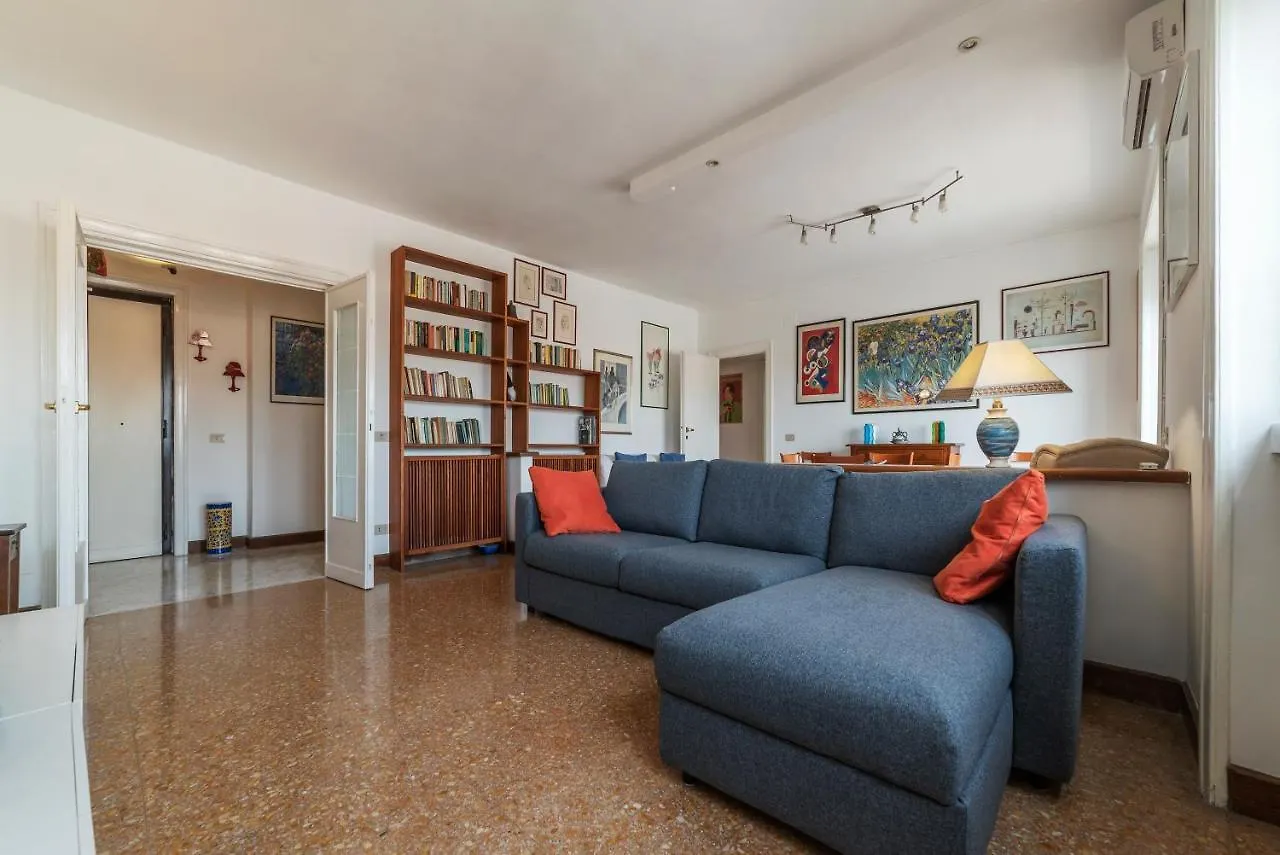 Roomy And Bright Apartment With Terrace 罗马