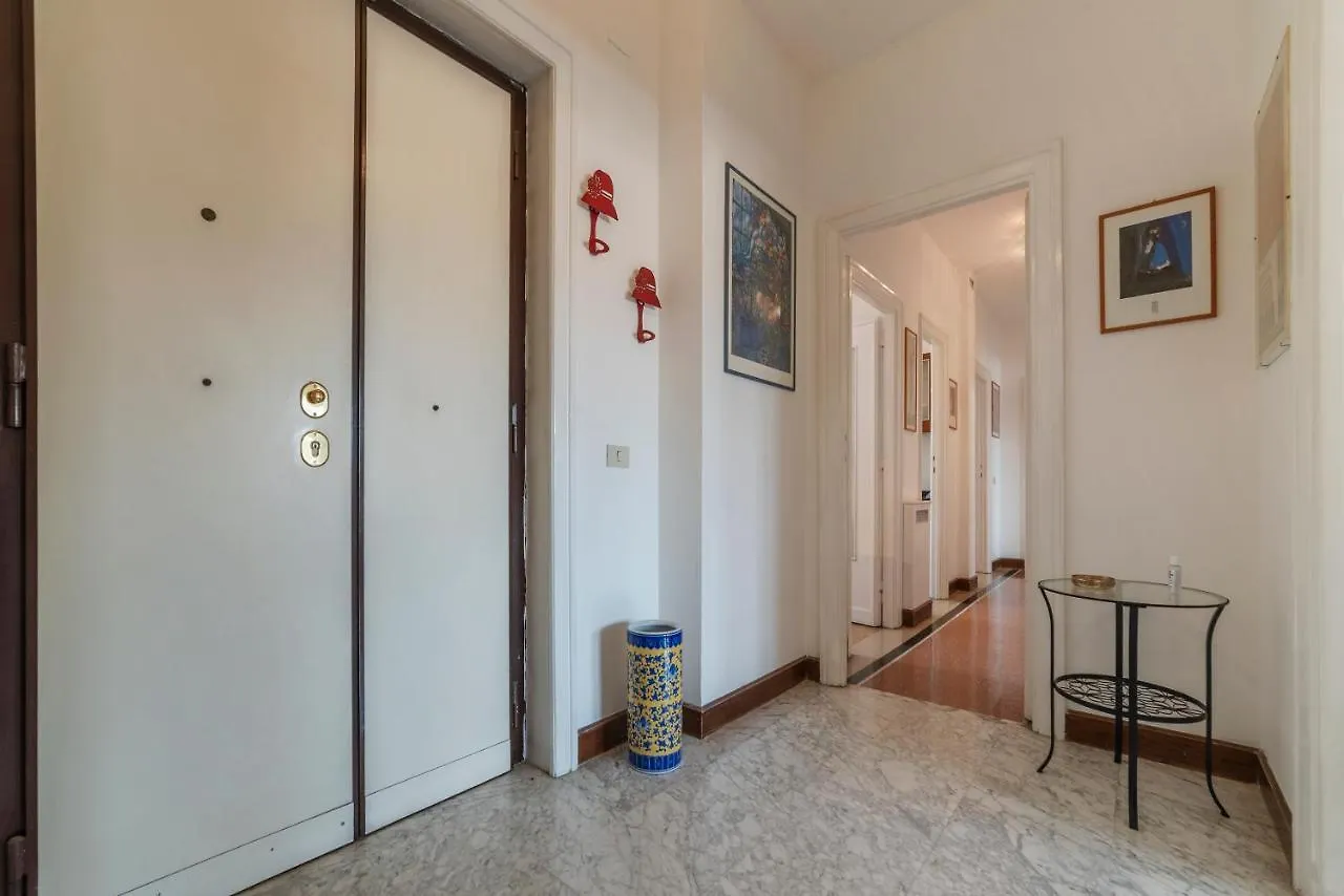 Roomy And Bright Apartment With Terrace Rome 0*,
