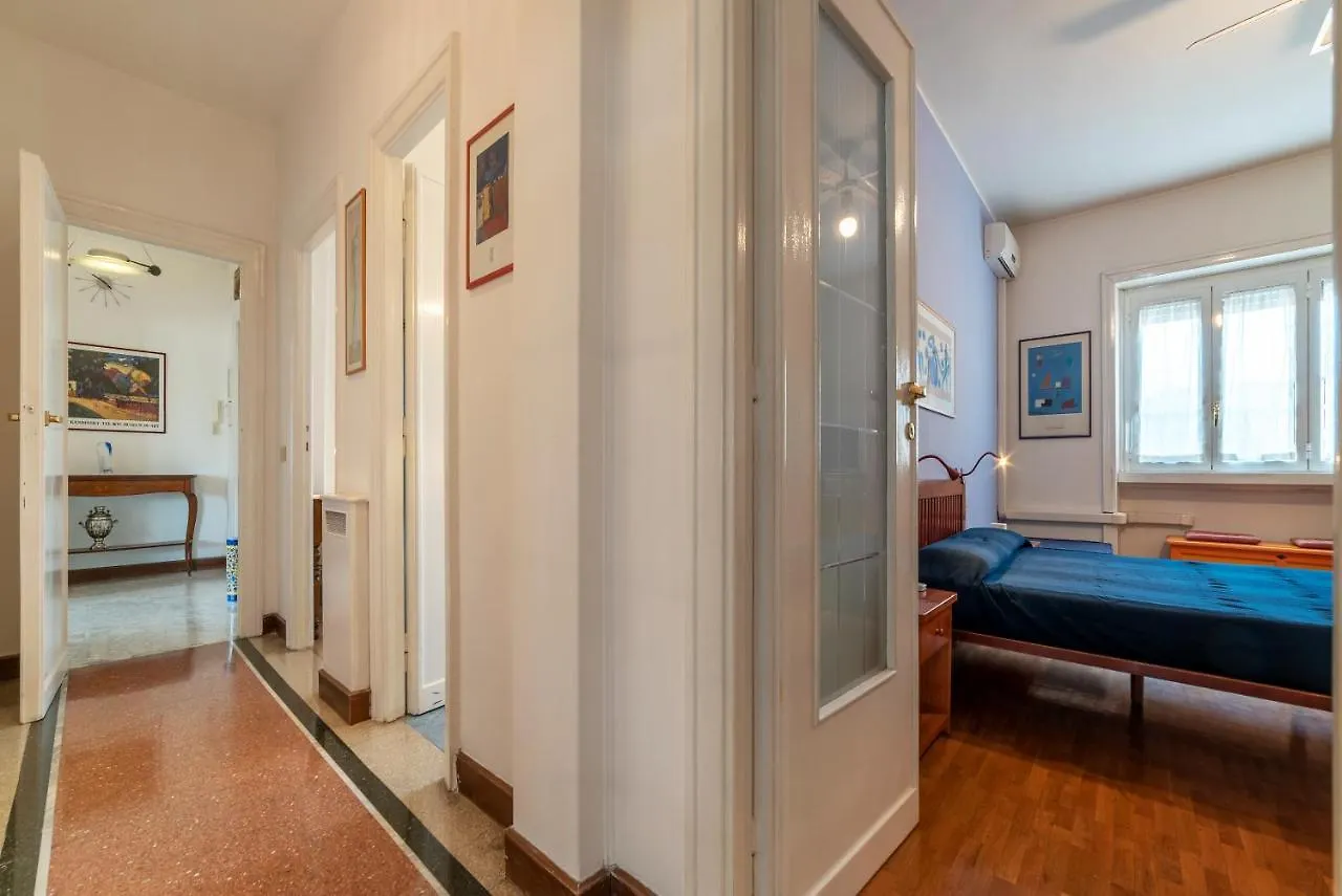 Roomy And Bright Apartment With Terrace Rome