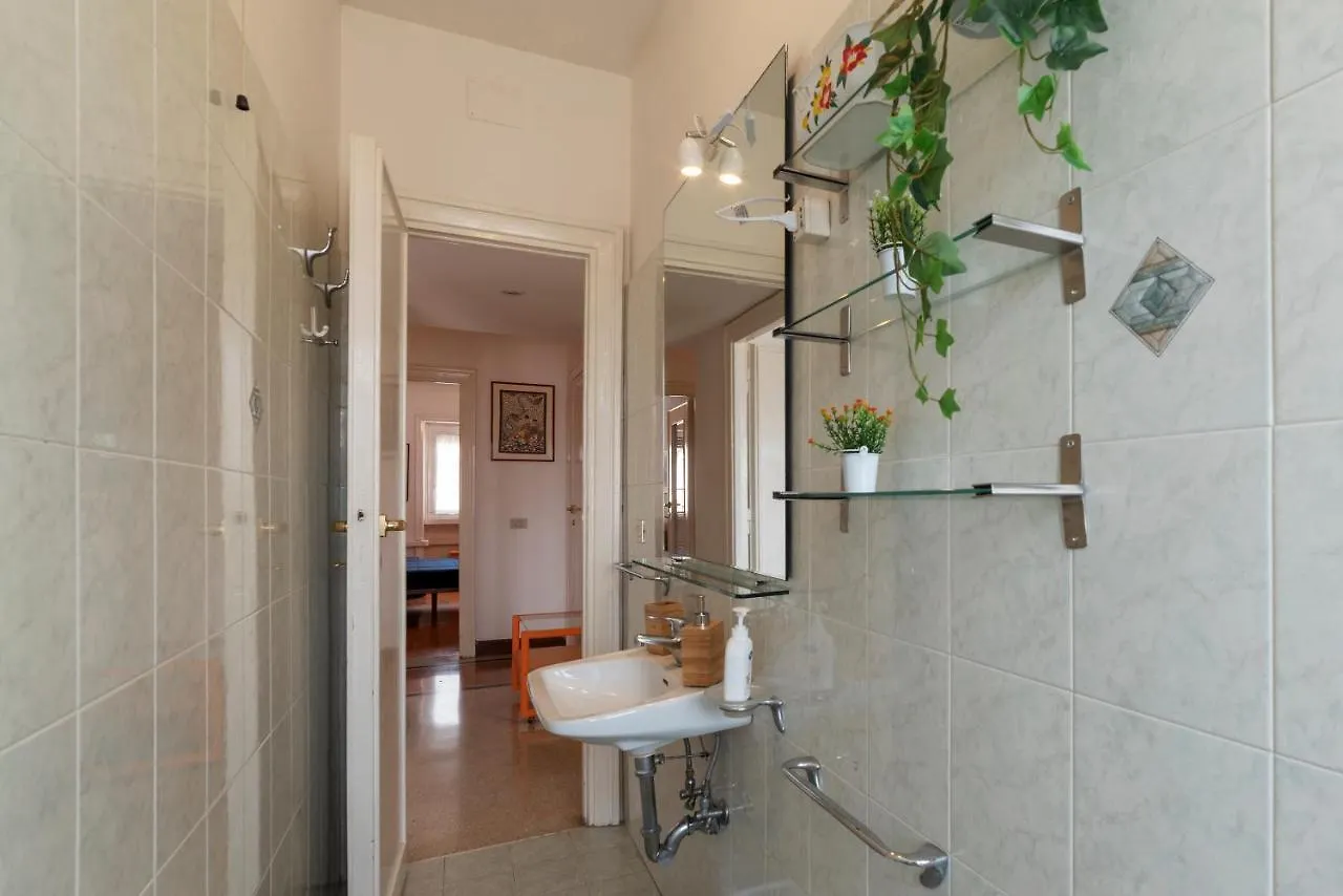 Roomy And Bright Apartment With Terrace 罗马