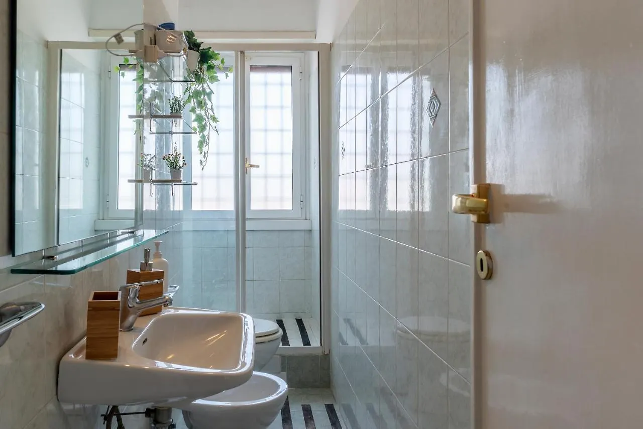 Roomy And Bright Apartment With Terrace 罗马 0*,  意大利