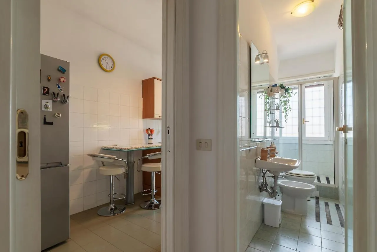 Roomy And Bright Apartment With Terrace Rome Italy