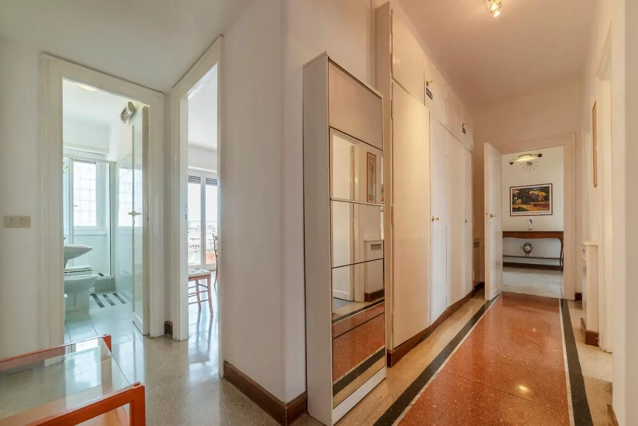 Roomy And Bright Apartment With Terrace 罗马