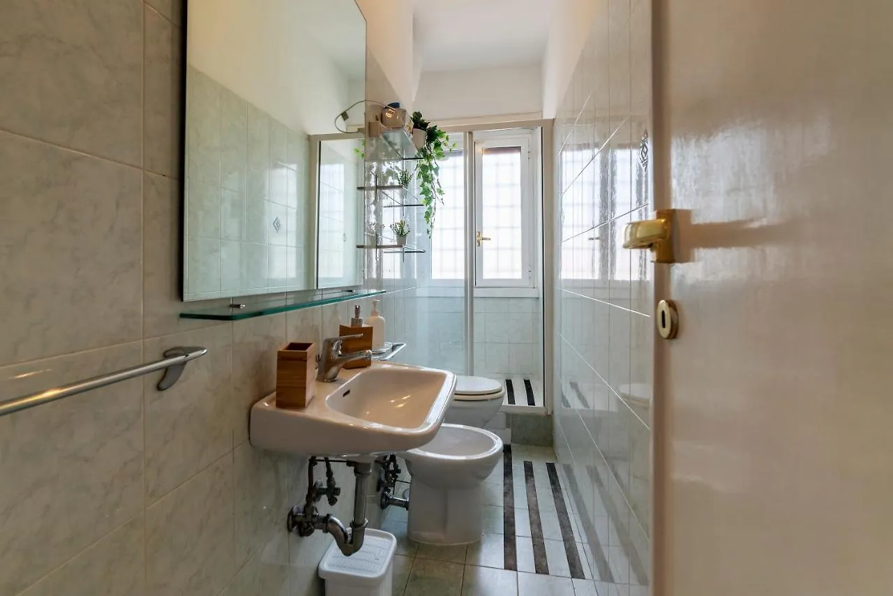 Roomy And Bright Apartment With Terrace Rome